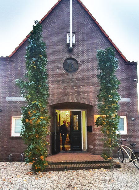 binnen kijken in kerk